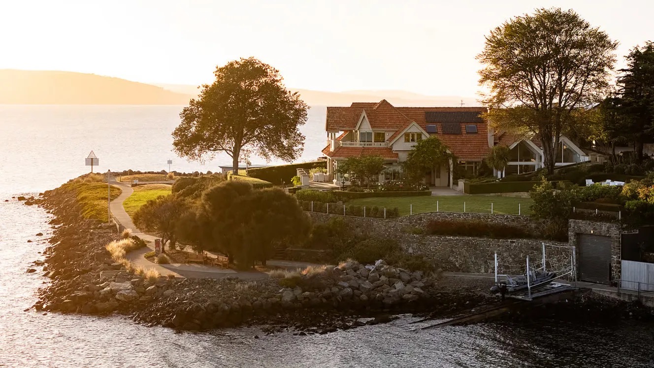 Selling sunset: Tasmania cashes in as rich seek apocalypse hideouts